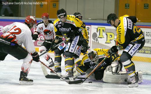 Photo hockey Coupe de la Ligue ARCHIVES - Coupe de la Ligue : 1/8ème, 3ème journée : Rouen vs Neuilly/Marne - Rouen dans la douleur Photo hockey Coupe de la Ligue ARCHIVES - Coupe de la Ligue : 1/8ème, 3ème journée : Rouen vs Neuilly/Marne - Rouen dans la douleur