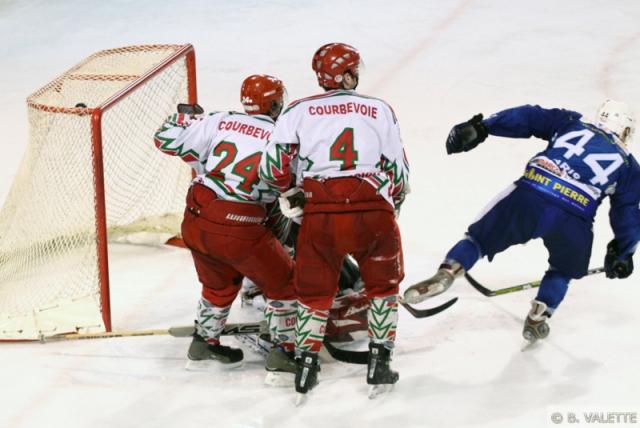Photo hockey Division 1 - D1 : 24ème journée : Montpellier  vs Courbevoie  - Des Coqs corriaces