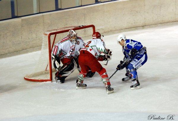 Photo hockey Division 1 - D1 : 25ème journée : Reims* vs Courbevoie  - Une tornade bleue sur Bocquaine !