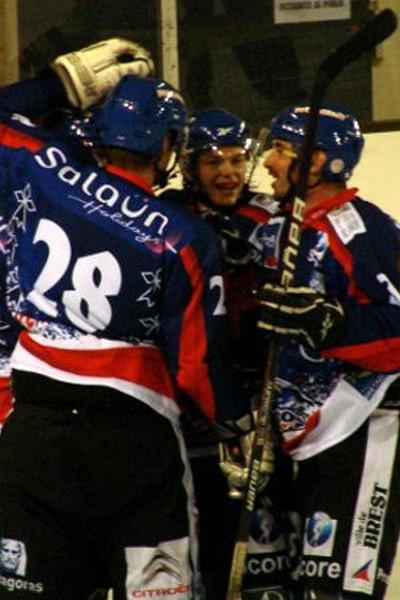 Photo hockey Division 1 - D1 : 4ème journée : Brest vs Courbevoie - De longs becs sur la glace Photo hockey Division 1 - D1 : 4ème journée : Brest vs Courbevoie - De longs becs sur la glace