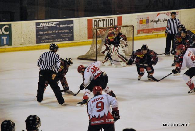 Photo hockey Division 1 - D1 Play Off 1/2 finale  - match 1 : Bordeaux vs Neuilly/Marne - Tous seront tombés à Mériadeck !