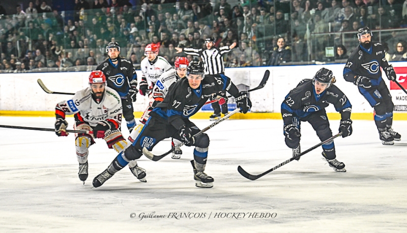 Photo hockey Division 1 - Division 1 - 1/4 de Finale - Match 2 : Nantes vs Cholet  - Les Corsaires de Nantes enfoncent le clou face à Cholet 