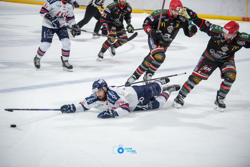 Photo hockey Division 1 - Division 1 - 1/4 de Finale - Match 4 : Mont-Blanc vs Caen  - Mont-Blanc force un 5ème match