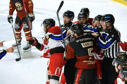 Photo hockey Division 1 - Division 1 - 1/8 de Finale - Match 1 : Morzine-Avoriaz vs Valenciennes - Morzine lance parfaitement sa série