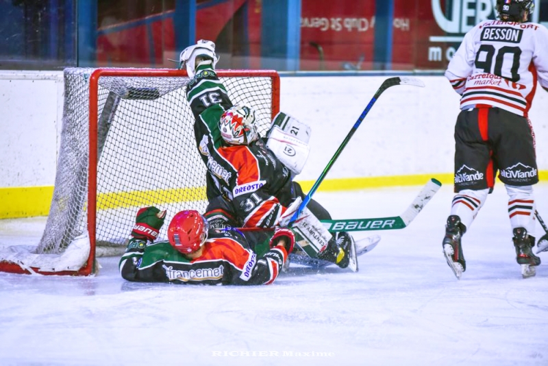 Photo hockey Division 1 - Division 1 : 10ème journée : Mont-Blanc vs Morzine-Avoriaz - Un derby disputé !