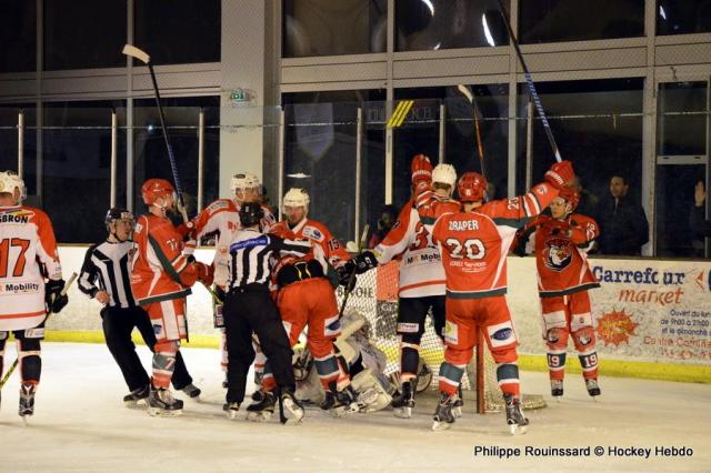Photo hockey Division 1 - Division 1 : 11ème journée : Courbevoie vs La Roche-sur-Yon - Course contre la mort Photo hockey Division 1 - Division 1 : 11ème journée : Courbevoie vs La Roche-sur-Yon - Course contre la mort