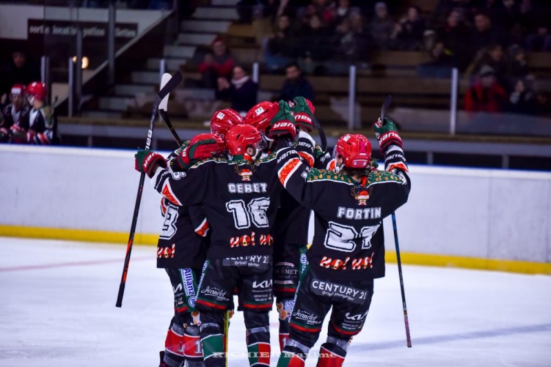 Photo hockey Division 1 - Division 1 : 11ème journée : Mont-Blanc vs Nantes - Le Père-Noël passe déjà pour les Yétis !