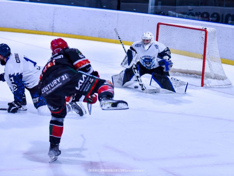 Photo hockey Division 1 - Division 1 : 11ème journée : Mont-Blanc vs Nantes - Le Père-Noël passe déjà pour les Yétis !