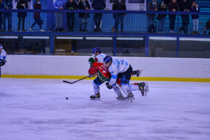 Photo hockey Division 1 - Division 1 : 12ème journée : Mont-Blanc vs Marseille - Le Spartiate brave le froid !