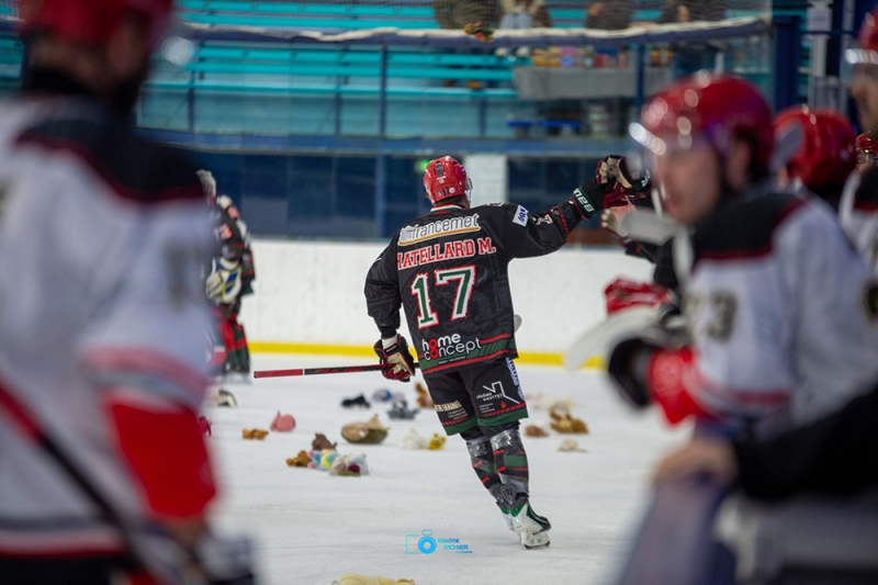 Photo hockey Division 1 - Division 1 : 13ème journée : Mont-Blanc vs Neuilly/Marne - Le Bison charge !