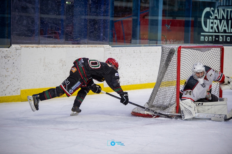 Photo hockey Division 1 - Division 1 : 13ème journée : Mont-Blanc vs Neuilly/Marne - Le Bison charge !
