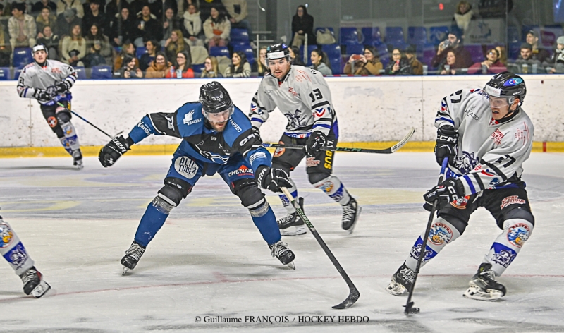 Photo hockey Division 1 - Division 1 : 13ème journée : Nantes vs Courchevel-Méribel-Pralognan - Nantes remonte au classement.