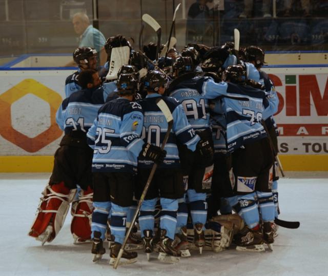 Photo hockey Division 1 - Division 1 : 13ème journée : Tours  vs Courbevoie  - Les Remparts vainqueurs sans trop trembler