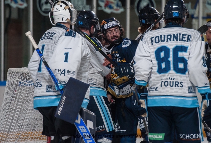 Photo hockey Division 1 - Division 1 : 14ème journée : Villard-de-Lans vs Tours  - Les Ours échouent aux pieds des Remparts !