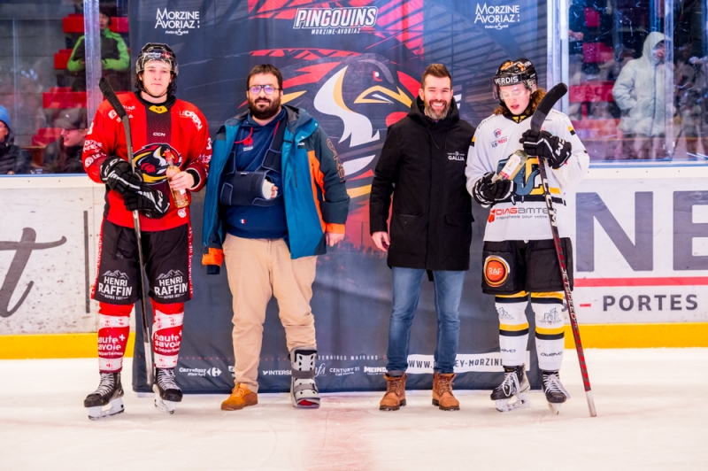Photo hockey Division 1 - Division 1 : 16ème journée : Morzine-Avoriaz vs Chambéry - Dix de chute...