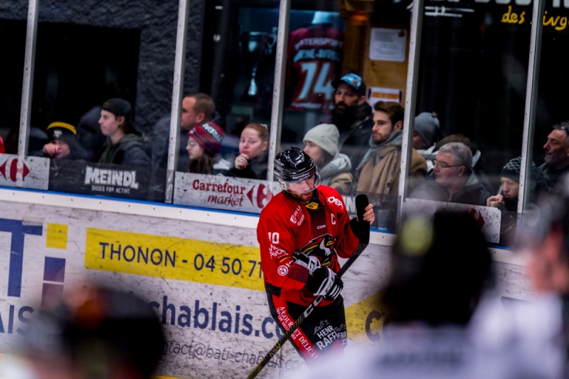 Photo hockey Division 1 - Division 1 : 16ème journée : Morzine-Avoriaz vs Chambéry - Dix de chute...