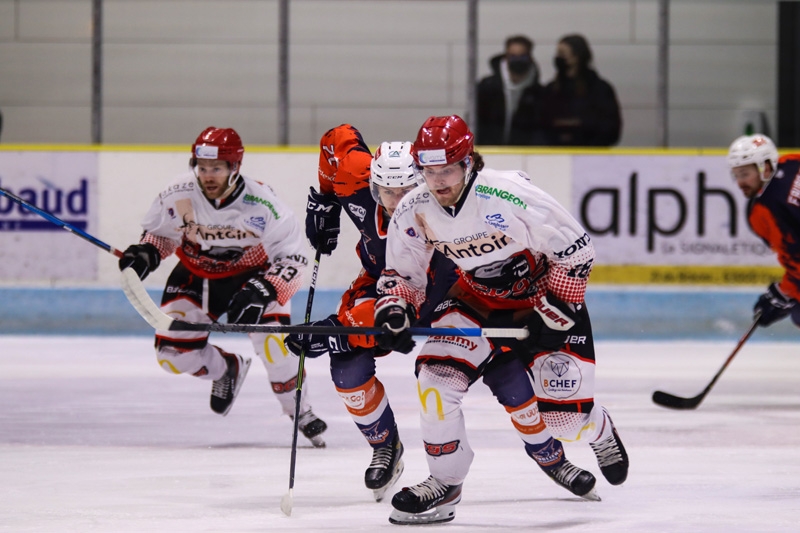 Photo hockey Division 1 - Division 1 : 18ème journée : Clermont-Ferrand vs Cholet - Cholet poursuit sa route Photo hockey Division 1 - Division 1 : 18ème journée : Clermont-Ferrand vs Cholet - Cholet poursuit sa route