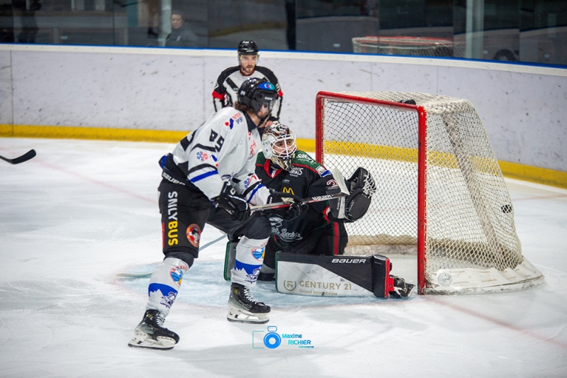 Photo hockey Division 1 - Division 1 : 18ème journée : Mont-Blanc vs Courchevel-Méribel-Pralognan - Un succès important pour Mont-Blanc