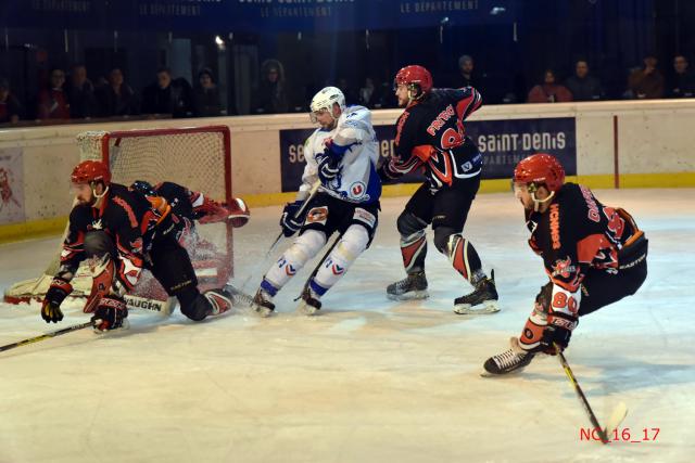 Photo hockey Division 1 - Division 1 : 18ème journée : Neuilly/Marne vs Courchevel-Méribel-Pralognan - D1 : Les Bisons et leurs démons Photo hockey Division 1 - Division 1 : 18ème journée : Neuilly/Marne vs Courchevel-Méribel-Pralognan - D1 : Les Bisons et leurs démons