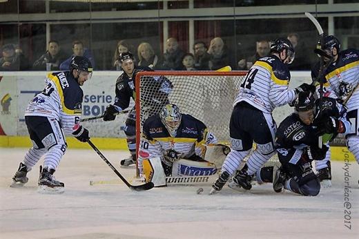 Photo hockey Division 1 - Division 1 : 19ème journée : Tours vs Dunkerque - D1 : Dunkerque joue un mauvais Tour(s) aux Remparts Photo hockey Division 1 - Division 1 : 19ème journée : Tours vs Dunkerque - D1 : Dunkerque joue un mauvais Tour(s) aux Remparts