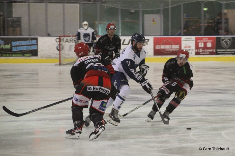 Photo hockey Division 1 - Division 1 : 20čme journée : Cholet vs Nantes - Courte dĂ©faite de Cholet lors du derby qui l Photo hockey Division 1 - Division 1 : 20čme journée : Cholet vs Nantes - Courte dĂ©faite de Cholet lors du derby qui l