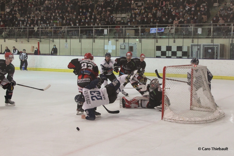 Photo hockey Division 1 - Division 1 : 20čme journée : Cholet vs Nantes - Courte dĂ©faite de Cholet lors du derby qui l Photo hockey Division 1 - Division 1 : 20čme journée : Cholet vs Nantes - Courte dĂ©faite de Cholet lors du derby qui l