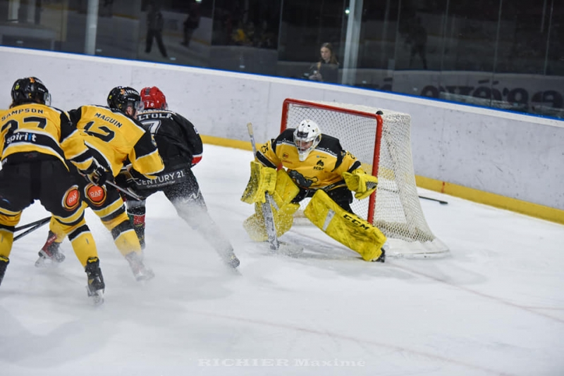 Photo hockey Division 1 - Division 1 : 21ème journée : Mont-Blanc vs Chambéry - Les Eléphants jouent un mauvais tour au Yéti !