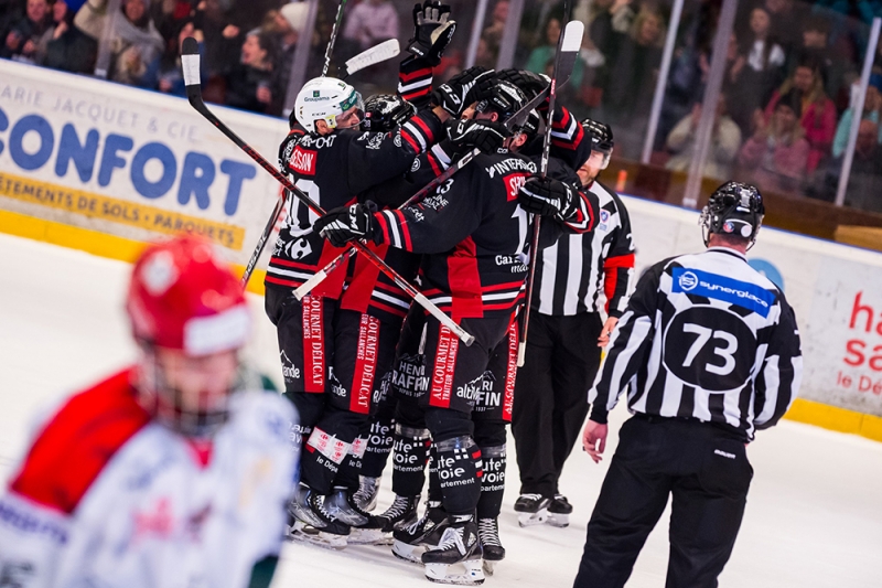 Photo hockey Division 1 - Division 1 : 22čme journée : Morzine-Avoriaz vs Mont-Blanc - Mont-Blanc s’offre un derby chaud bouillant ! Photo hockey Division 1 - Division 1 : 22čme journée : Morzine-Avoriaz vs Mont-Blanc - Mont-Blanc s’offre un derby chaud bouillant !