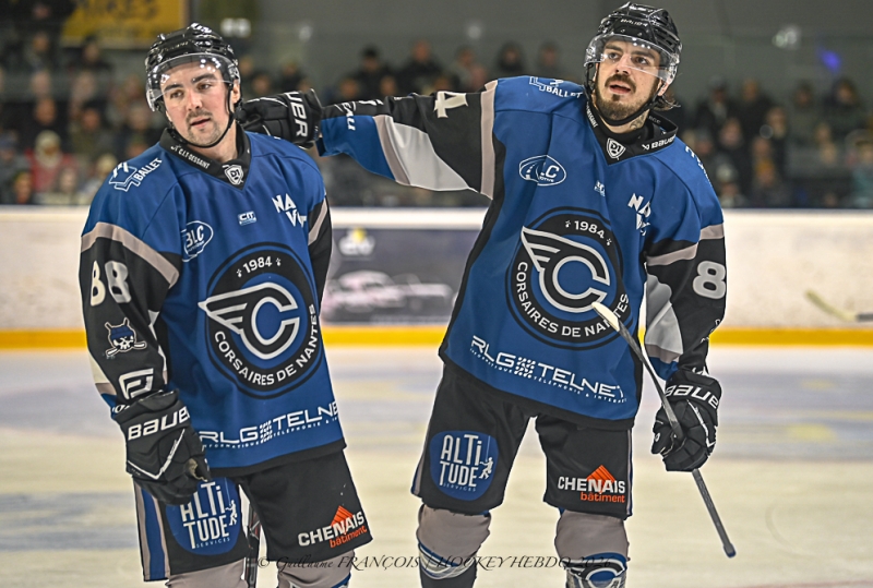 Photo hockey Division 1 - Division 1 : 22ème journée : Nantes vs Courchevel-Méribel-Pralognan - Le HCMP s’impose aux tirs au but sur la glace des Corsaires de Nantes Photo hockey Division 1 - Division 1 : 22ème journée : Nantes vs Courchevel-Méribel-Pralognan - Le HCMP s’impose aux tirs au but sur la glace des Corsaires de Nantes