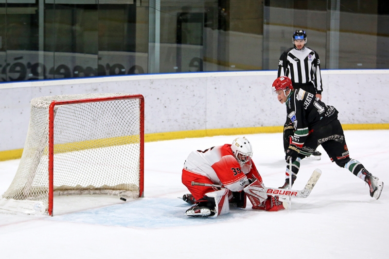 Photo hockey Division 1 - Division 1 : 24ème journée : Mont-Blanc vs Valenciennes - Les Diables Rouges avec abnégation