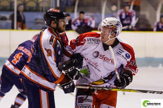 Photo hockey Division 1 - Division 1 : 25ème journée : Clermont-Ferrand vs La Roche-sur-Yon - D1 : Clermont... Enfin une victoire ! Photo hockey Division 1 - Division 1 : 25ème journée : Clermont-Ferrand vs La Roche-sur-Yon - D1 : Clermont... Enfin une victoire !