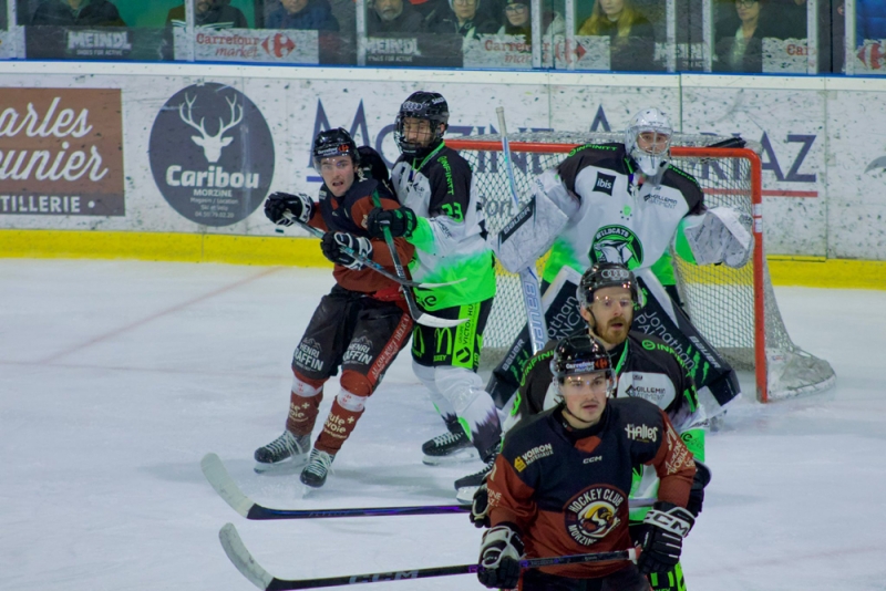 Photo hockey Division 1 - Division 1 : 25ème journée : Morzine-Avoriaz vs Epinal  - Morzine en démonstration face à Épinal