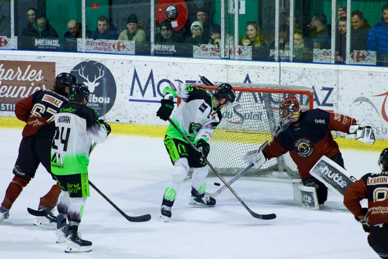 Photo hockey Division 1 - Division 1 : 25ème journée : Morzine-Avoriaz vs Epinal  - Morzine en démonstration face à Épinal
