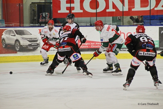 Photo hockey Division 1 - Division 1 : 26ème journée : Cholet  vs Mont-Blanc - Cholet retrouve le chamin de la victoire
