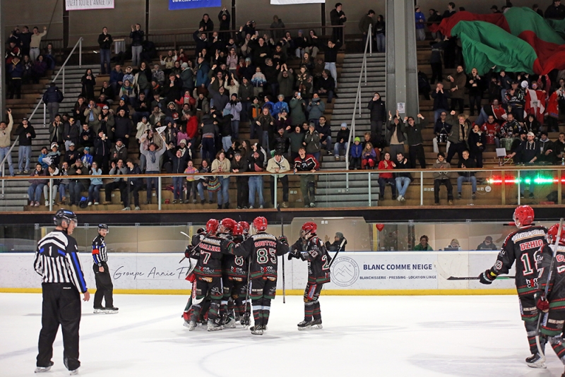 Photo hockey Division 1 - Division 1 : 26ème journée : Mont-Blanc vs Cholet  - Le leader glisse au Mont-Blanc !