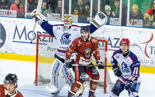 Photo hockey Division 1 - Division 1 : 26ème journée : Morzine-Avoriaz vs Lyon - Morzine brisé dans son élan