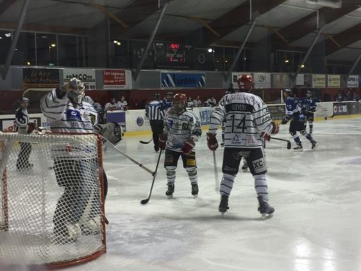 Photo hockey Division 1 - Division 1 : 26ème journée : Nantes vs Mont-Blanc - Nantes retrouve le goût de la victoire (et envoie Mont-Blanc en D2)