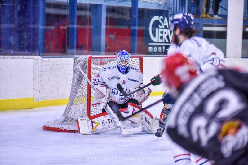 Photo hockey Division 1 - Division 1 : 26ème journée : Mont-Blanc vs Caen - Mont-Blanc battu, la légende Aimonetto célébrée ! Photo hockey Division 1 - Division 1 : 26ème journée : Mont-Blanc vs Caen - Mont-Blanc battu, la légende Aimonetto célébrée !