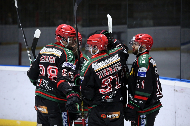 Photo hockey Division 1 - Division 1 : 27ème journée : Mont-Blanc vs Cholet  - Les Yétis tout schuss face aux Dogs !