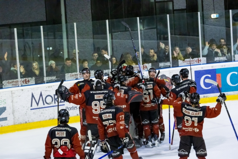 Photo hockey Division 1 - Division 1 : 29ème journée : Morzine-Avoriaz vs Mont-Blanc - Les Pingouin domptent les Yétis