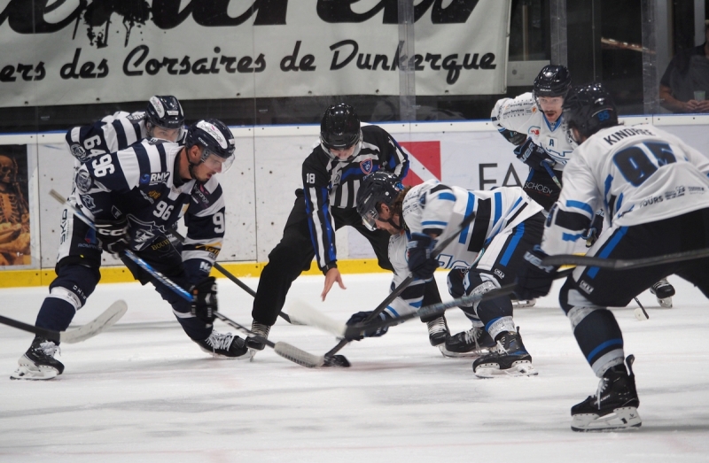 Photo hockey Division 1 - Division 1 : 2ème journée : Dunkerque vs Tours  - Zachary Gravel porte Dunkerque dans un festival de buts face à Tours