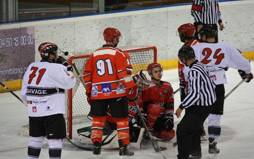 Photo hockey Division 1 - Division 1 : 3ème journée : Mont-Blanc vs Bordeaux - Bordeaux en toute logique Photo hockey Division 1 - Division 1 : 3ème journée : Mont-Blanc vs Bordeaux - Bordeaux en toute logique