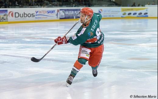 Photo hockey Division 1 - Division 1 : 4ème journée : Anglet vs La Roche-sur-Yon - La Roche fait trébucher l\ Photo hockey Division 1 - Division 1 : 4ème journée : Anglet vs La Roche-sur-Yon - La Roche fait trébucher l\