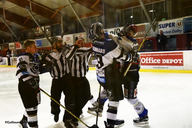Photo hockey Division 1 - Division 1 : 6ème journée : Nantes vs Courchevel-Méribel-Pralognan - Les Bouquetins arrachent la victoire