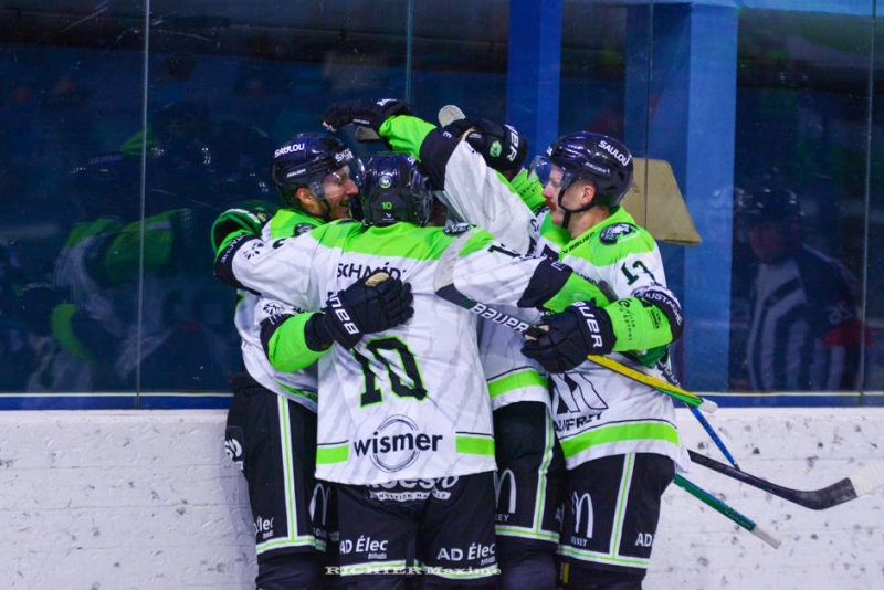 Photo hockey Division 1 - Division 1 : 6ème journée : Mont-Blanc vs Epinal - Une rencontre à couper le souffle ! Photo hockey Division 1 - Division 1 : 6ème journée : Mont-Blanc vs Epinal - Une rencontre à couper le souffle !