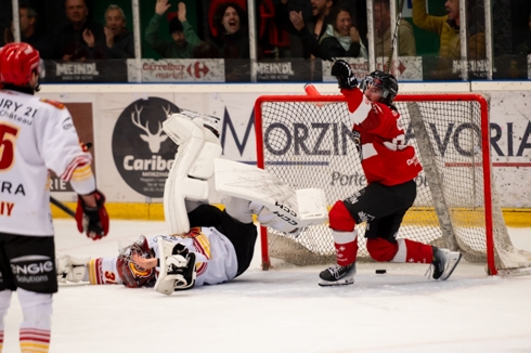 Photo hockey Division 1 - Division 1 : 7ème journée : Morzine-Avoriaz vs Meudon - Morzine taille patron ! 