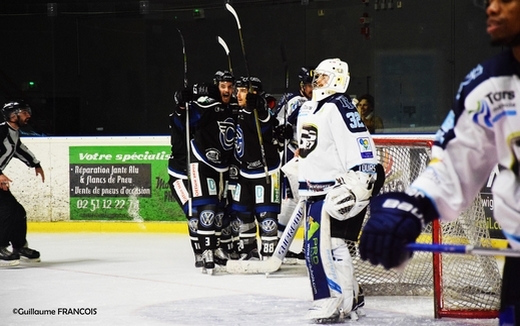 Photo hockey Division 1 - Division 1 : playoff, quart de finale, match 2 : Nantes vs Tours  - Nantes remet les pendules à l