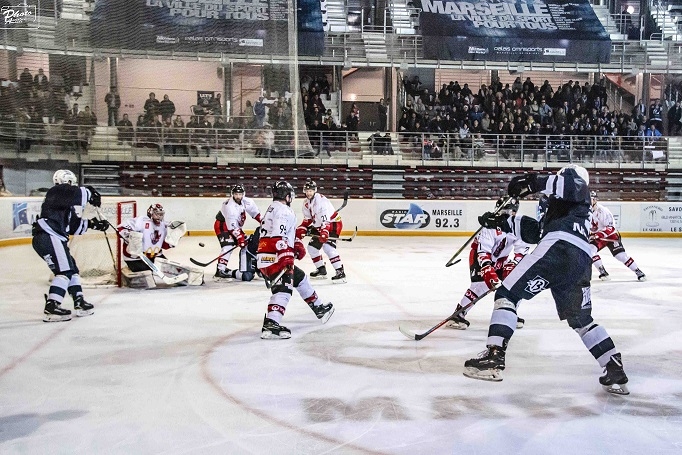 Photo hockey Division 1 - Division 1 - Quart de Finale match 2 : Marseille vs Briançon  - Les Spartiates répliquent