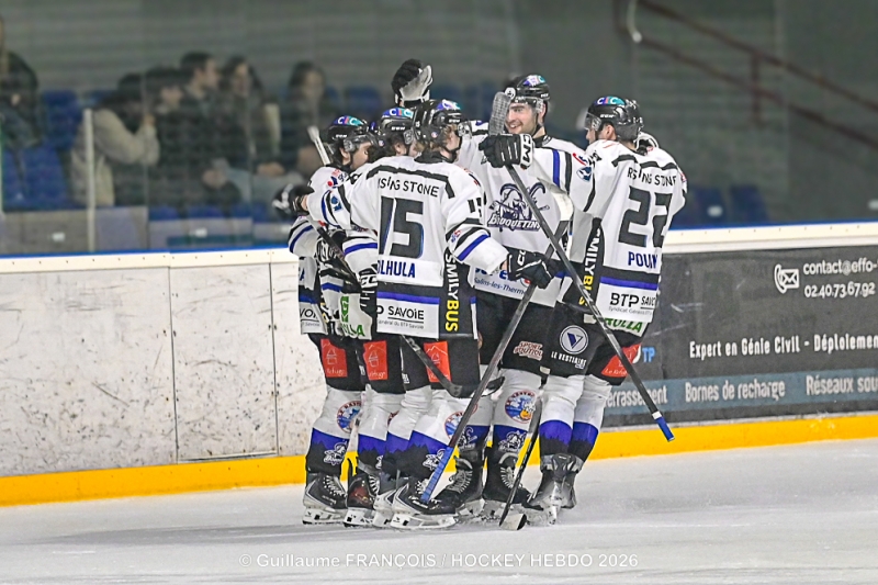 Photo hockey Division 1 - Poule de Maintien - Tour 1 - Match 2 : Nantes vs Courchevel-Méribel-Pralognan - Nantes dos au mur après une deuxième défaite face au HCMP