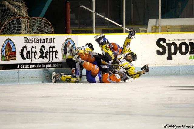 Photo hockey Division 2 - D2 : Play Off - 1/8ème de finale - Retour : Clermont-Ferrand vs Chambéry - Clermont : Au bout du suspense Photo hockey Division 2 - D2 : Play Off - 1/8ème de finale - Retour : Clermont-Ferrand vs Chambéry - Clermont : Au bout du suspense